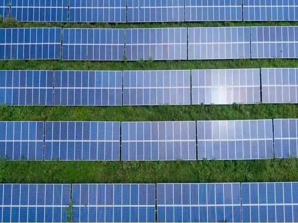 Illustration for India Hits 100 GW Solar (Solar Capacity)