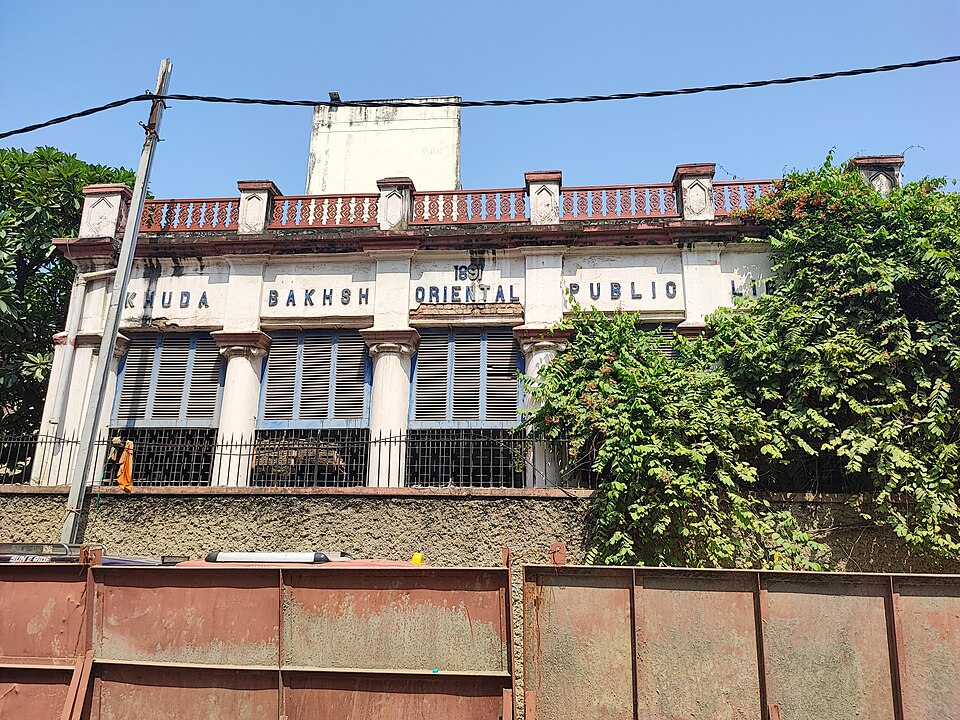 The old façade of the Khuda Bakhsh Oriental Public Library in Patna, its pilastered upper storey carrying the raised lettering KHUDA BAKHSH ORIENTAL PUBLIC LIBRARY and the date 1891 below a balustraded parapet