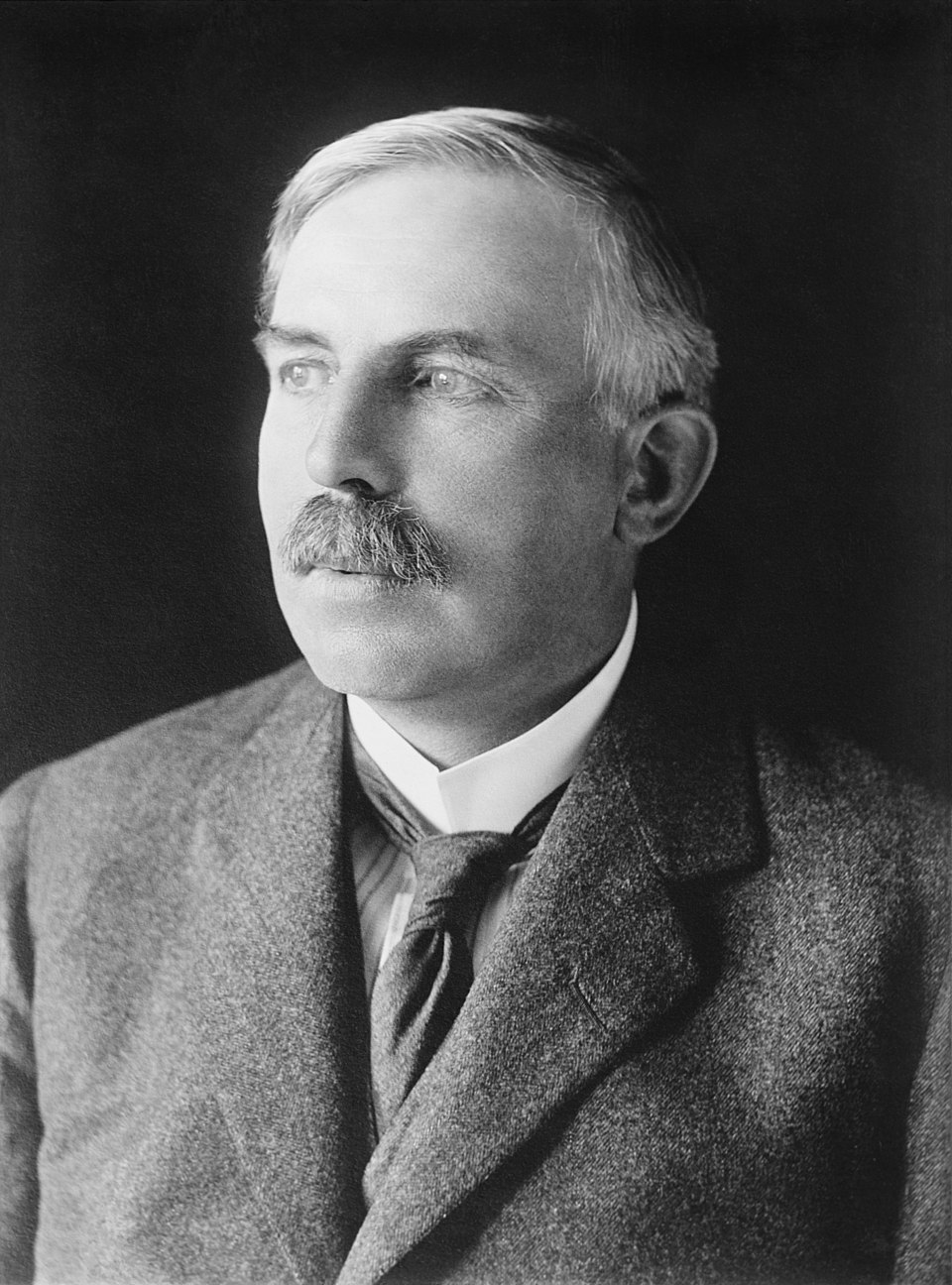 Portrait of physicist Ernest Rutherford, whose gold-foil alpha-scattering experiment revealed the atomic nucleus.