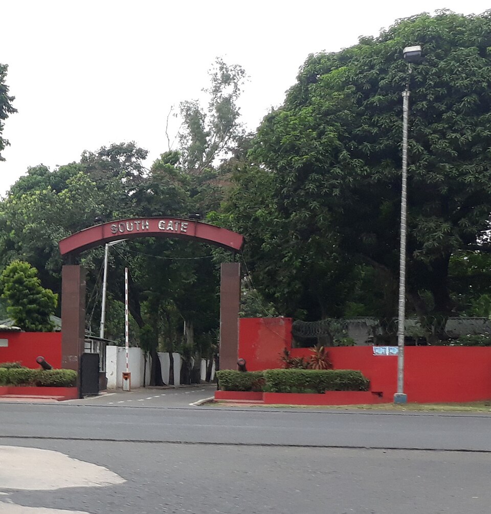 The South Gate of Fort William, Kolkata, an arched red-brick gateway to the historic fort